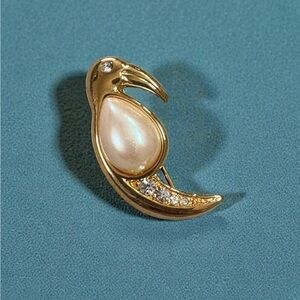 Monet Gold & Faux Pearl Toucan Bird Brooch Rhinestone Pin